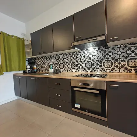 Modern & Spacious 2br With Balcony In Apartment Birkirkara
