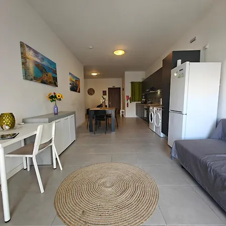 Apartment Modern & Spacious 2br With Balcony In