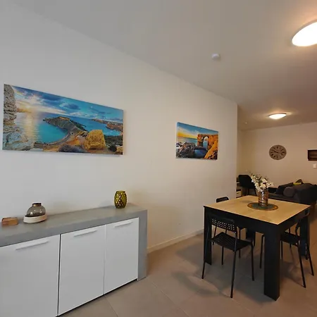Modern & Spacious 2br With Balcony In