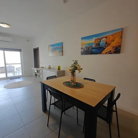 Apartment Modern & Spacious 2br With Balcony In *