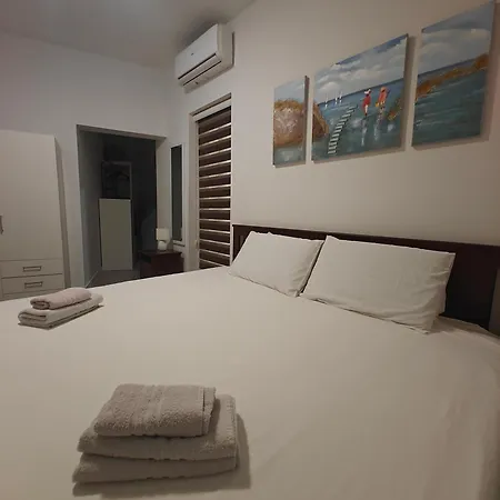 Apartment Modern & Spacious 2br With Balcony In *
