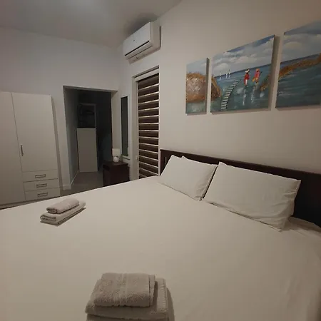 Apartment Modern & Spacious 2br With Balcony In *