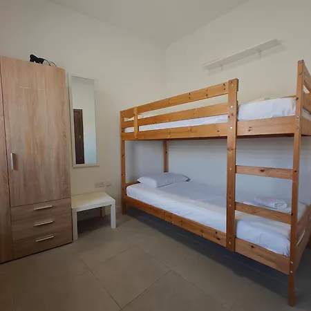 Modern & Spacious 2br With Balcony In Apartment *